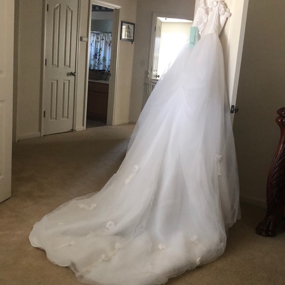 Wedding Dress - Picture 3 of 8